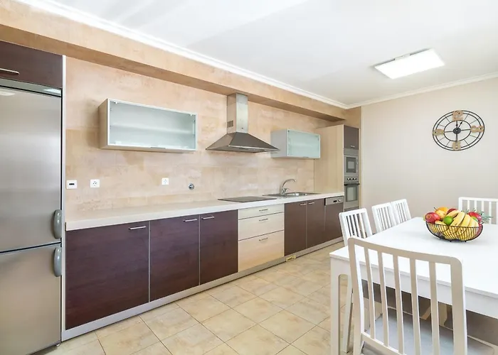 Host Wise Villa Portimão