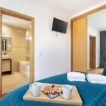 Host Wise Villa